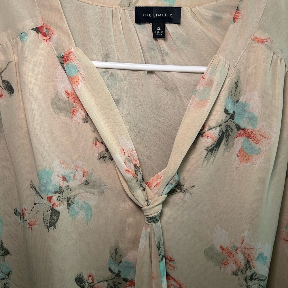 GREAT CONDITION The Limited Floral Blouse Size XL - Picture 2 of 3